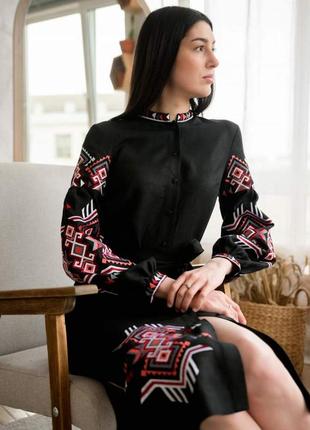 Платье вышиванка льняная черная folk на пуговицах с поясом3 фото