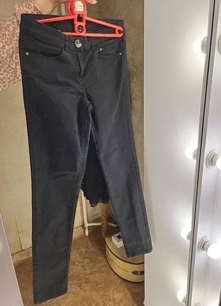 Черные классические джинсы брюки штаны джеггинсы 165/72а слим скинни регуляр зауженные1 фото