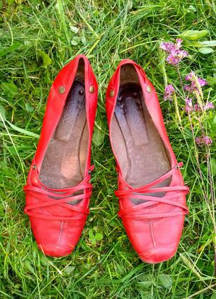 Мягусенькие красные кожаные туфли на широкую ногу.,41разм,италия,fabiani,стелька 27см