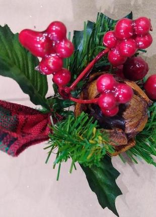 Роздественская композиция зимний букет с ягодами на одной ветке. 20 см.3 фото