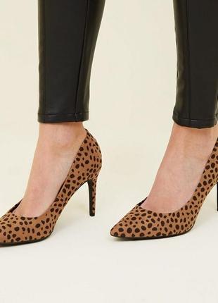 Леопардовые туфли на шпильке7 фото