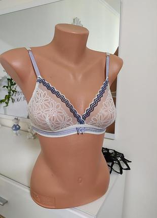Кружевной бюстгальтер белый с синим спортивный
