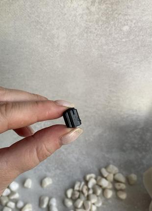 Шерл необроблений натуральний 13*10*9 мм камінь чорний турмалін.4 фото