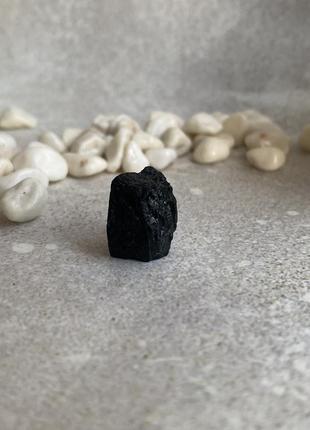 Шерл необроблений натуральний 17*19*12 мм камінь чорний турмалін.3 фото