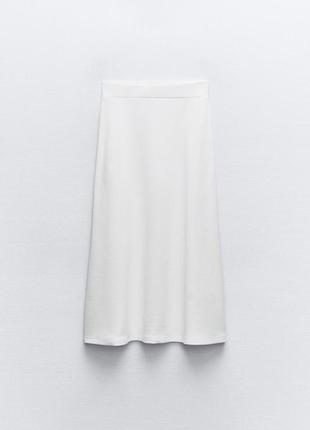 Расклешенная юбка средней длины из ткани пике6 фото