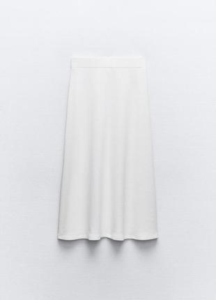 Расклешенная юбка средней длины из ткани пике7 фото