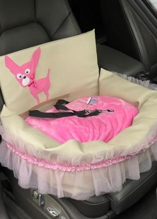 Автокресло для собак и кошек в машину suck right chihuahua бежевого с розовым цветом с чихуа-хуа1 фото