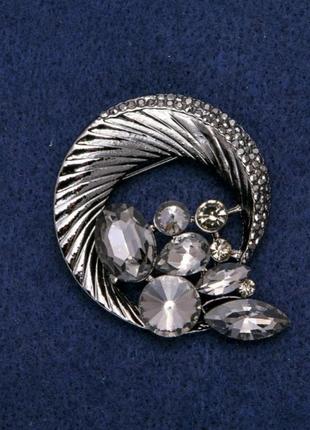 Брошь круглая со стразами