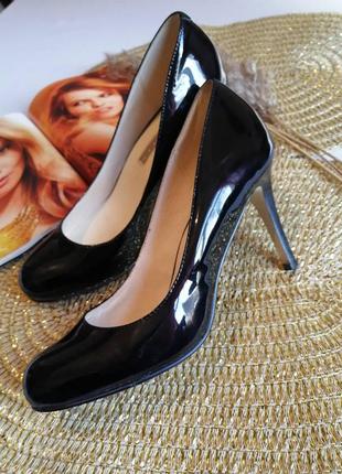 Ексклюзивні лакові туфельки buffalo