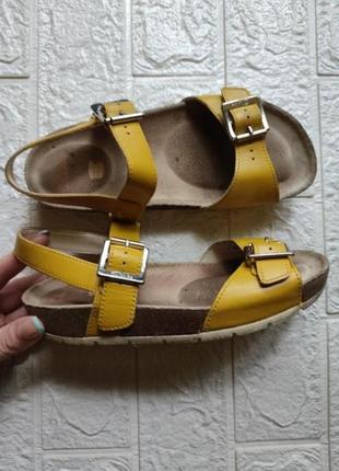 Фірмові босоніжки clarks