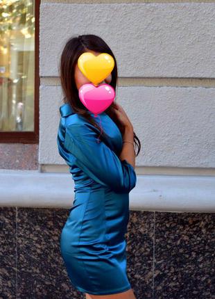 Атласное короткое платье