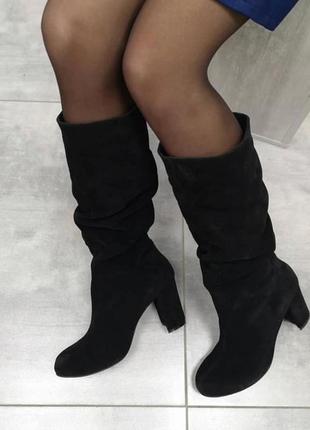 Стильные базовые сапоги