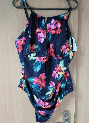 Купальник сплошной очень большой.