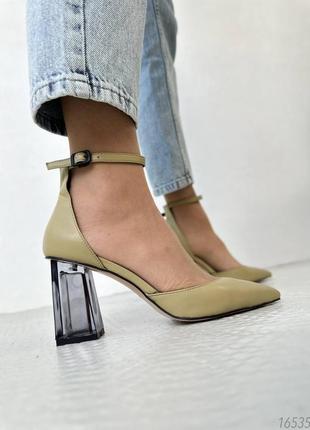 Женские туфли на прозрачном каблуке с ремешком3 фото