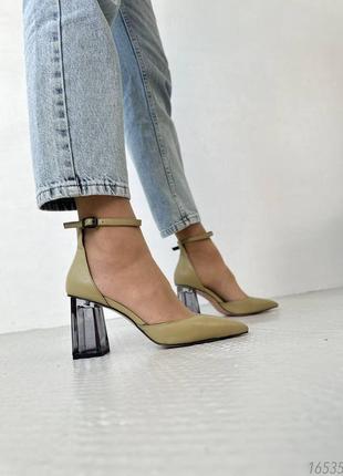 Женские туфли на прозрачном каблуке с ремешком4 фото