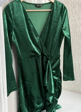 Зеленое платье с асимметрией платье с рукавами3 фото
