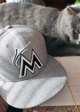 Стильная сток фирменная new era 59fifty mlb miami marlins с вышивкой логотипа.57-584 фото