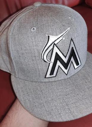 Стильна сток фірмова new era 59fifty mlb miami marlins з вишивкою логотипу.57-583 фото