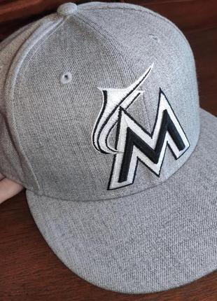 Стильная сток фирменная new era 59fifty mlb miami marlins с вышивкой логотипа.57-585 фото