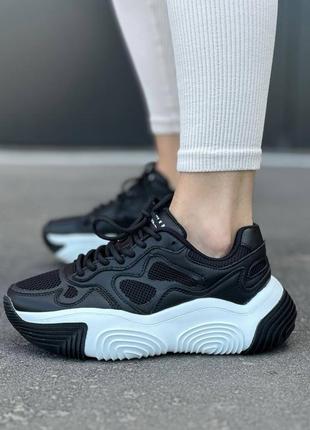 Кроссовки женские