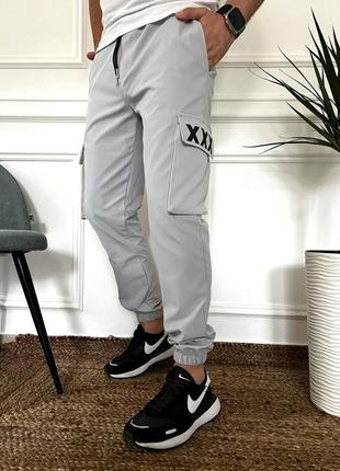 Мужские повседневные коттоновые брюки карго с боковыми карманами светло-серые1 фото