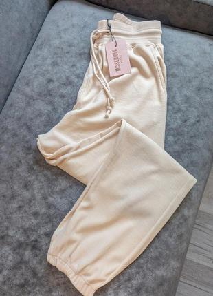 Молочные джоггеры в рубчик от missguided