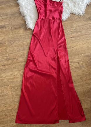 Атласное платье макси с разрезом на ноге красное sbetro размер s1 фото