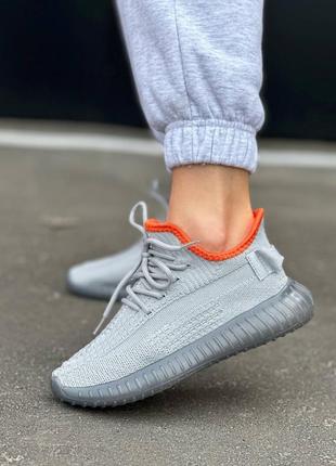 Кроссовки женские