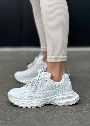 Кроссовки женские