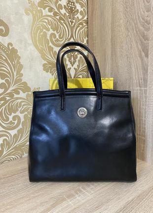 Шкіряна брендова сумка з нюансом