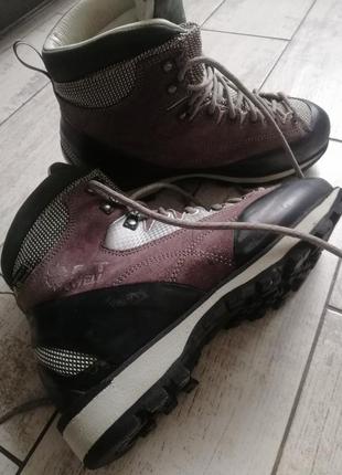 Класні жіночі гірські ботінки event fit well