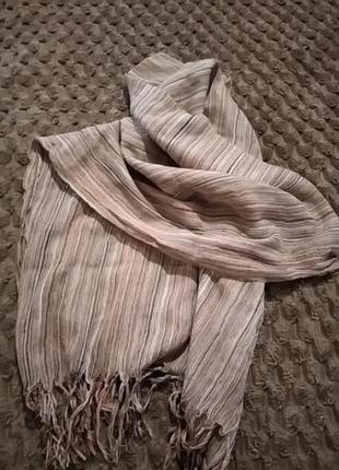Легкий шарф в різнокольорові полоски з бахрамою