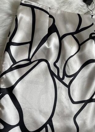 Мини-юбка с абстрактным принтом белая boohoo размер 346 фото