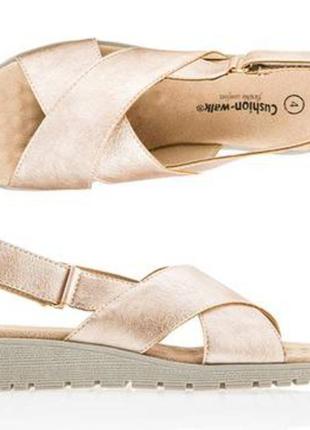 Босоніжки , сандалі cushion-walk