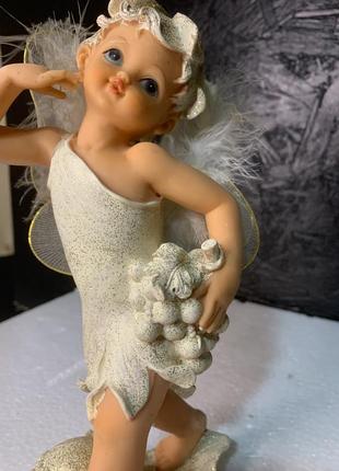 Ангел статуетка