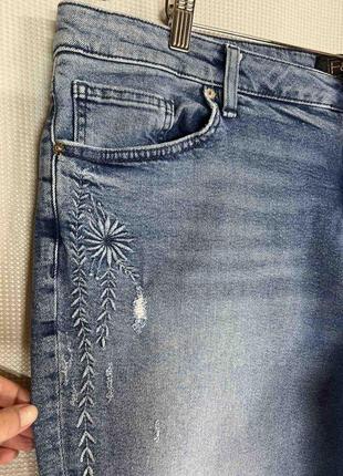 Мегаклассные стрейчевые джинсы на пышные формы  f&f...4 фото