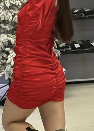 Платье красное с драпировкой размер s2 фото