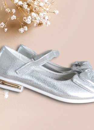 Красиві туфлі для дівчинки з бантиком під плаття святкові срібло4 фото