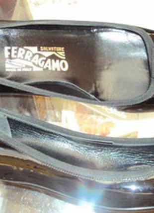 Продам туфли salvatore ferragamo,натуральный лак и кожа,италия2 фото