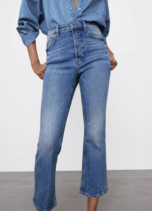 Блакитні вкорочені джинси кльош