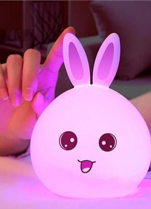 Детский ночник rabbit silicone lamp led зайка силиконовый на аккумуляторе6 фото