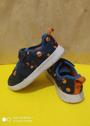 Кроссовки clarks