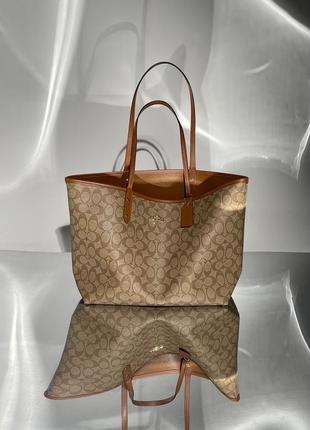 Сумочка coach reversible signature city tote khaki saddle7 фото