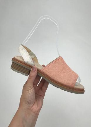 Женские кожаные босоножки clarks1 фото