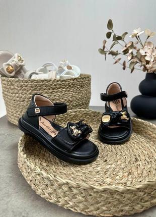 Босоніжки на дівчат