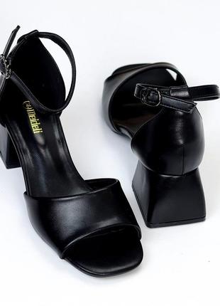 Комфортные женские босоножки черные, на каблуку широком, открытый носок квадратный, ремешок, закрыта3 фото