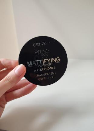 Водостойкая матирующая пудра
catrice prime and fine mattifying powder waterproof2 фото