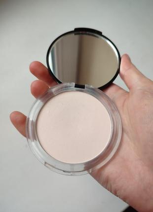 Водостійка матова пудра catrice prime and fine mattifying powder waterproof3 фото