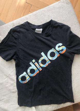 Adidas базовая темно-синяя футболка с лого xs s1 фото