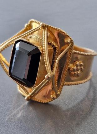 Перстень, кольцо с камнем золотой